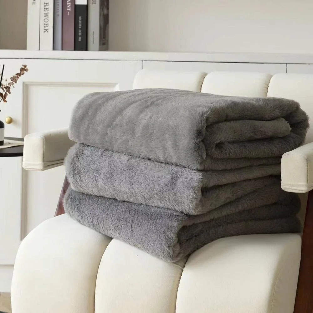 Super Soft Plush Throw Blanket 50 x 65‎ - Cozy, Lightweight, Warm, Gray-NWT